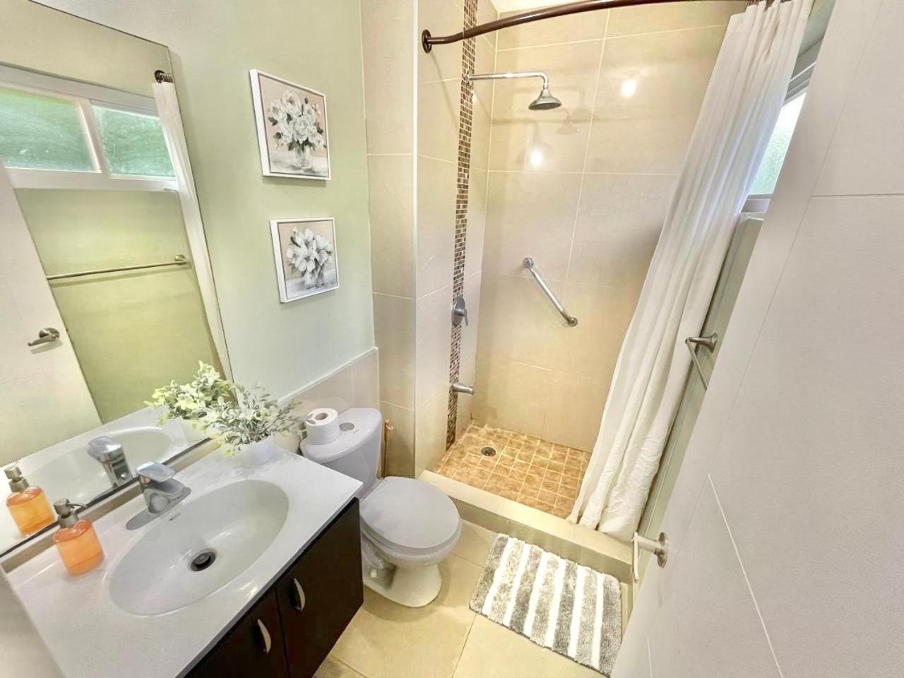 Modern 3 Bedroom Condo In Private Community #8 Petit Valley Bagian luar foto