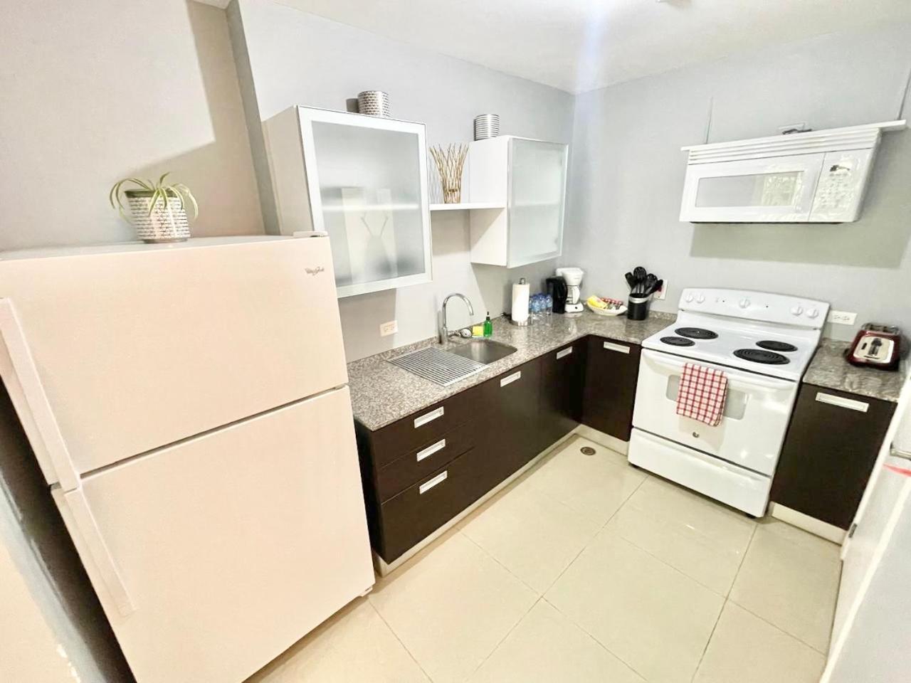 Modern 3 Bedroom Condo In Private Community #8 Petit Valley Bagian luar foto
